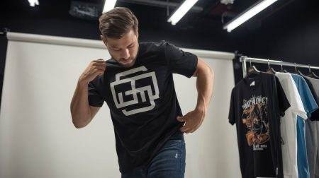 Street Chic: 6 Ways to Rock Trendy T-Shirts in the Urban Jungle